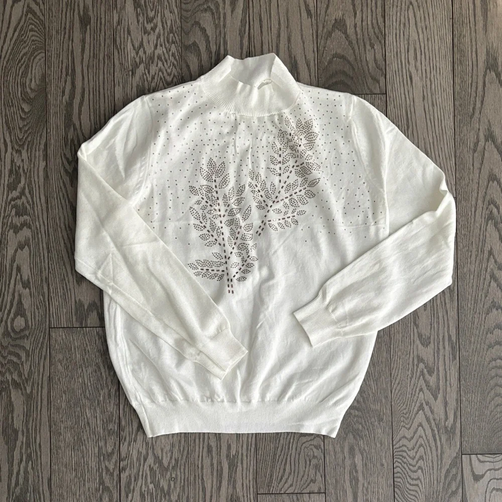 NEW Sweater🤍 - Picture 1 of 5